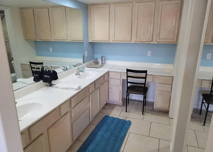 Apartment River View 2 King-suites W/beach Access!